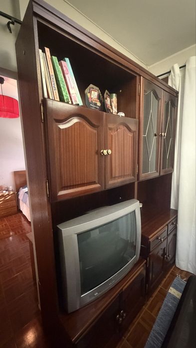 Vendo armário completo + mesa de centro