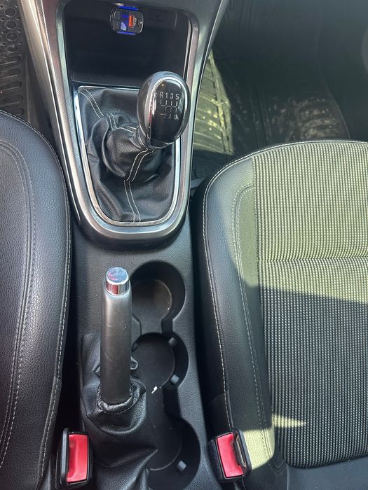 Opel Astra J 2011