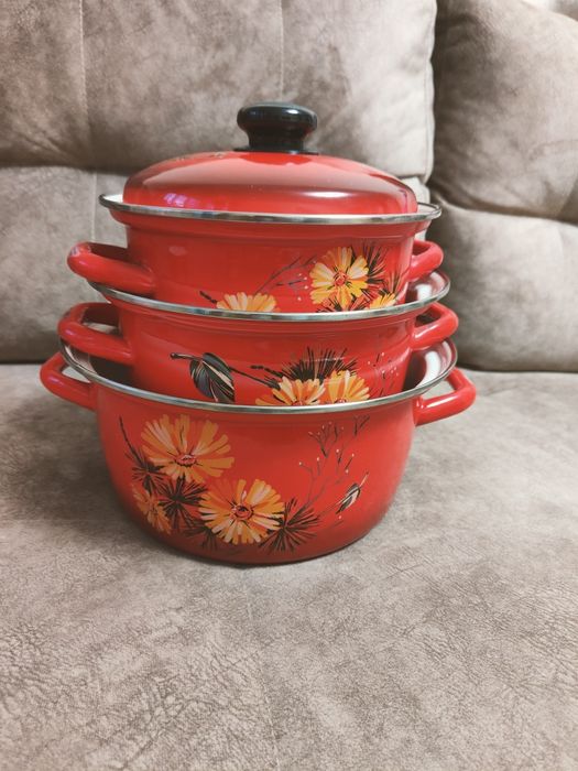 Продам набір кастрюль