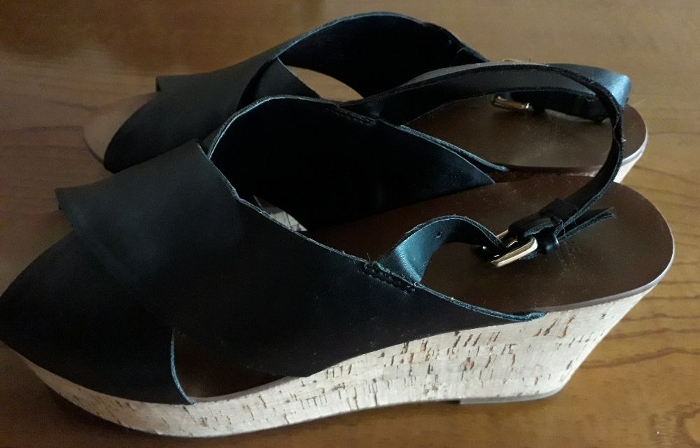 Sandálias Compensadas Pretas Pull&Bear