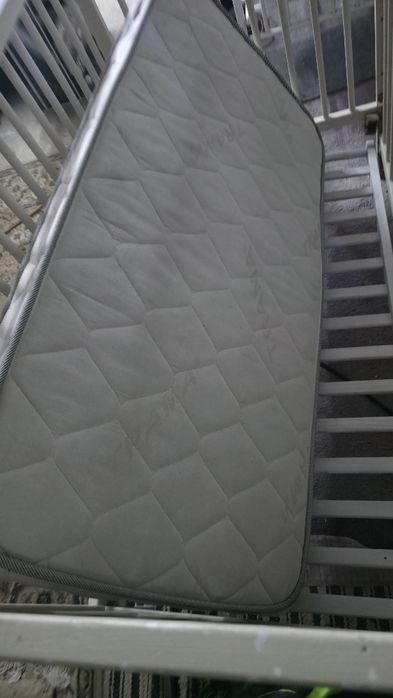 2 camas bebé com colchão
