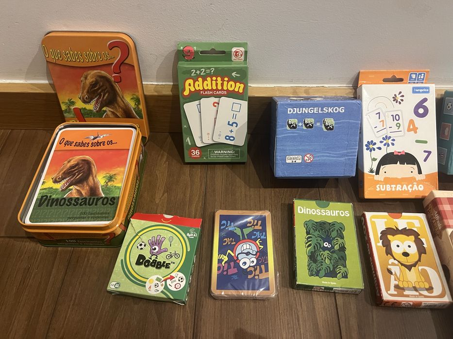 Vendo pack de cartas e jogos  ( criancas)