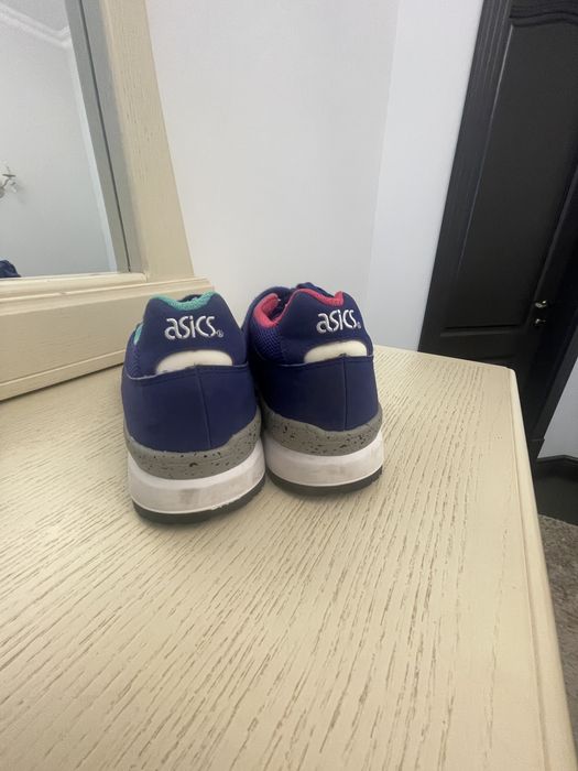 Кросівки     ASICS