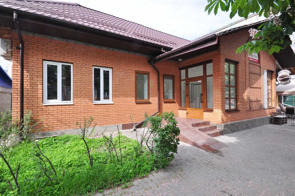 Фасадне приміщення 35 м2 вул. Богдана Хмельницького, Центр!