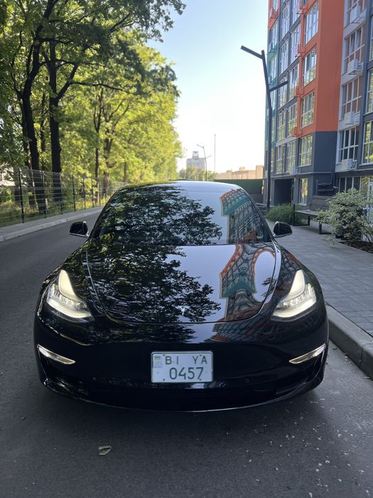 Продам Теслу 2019 рік