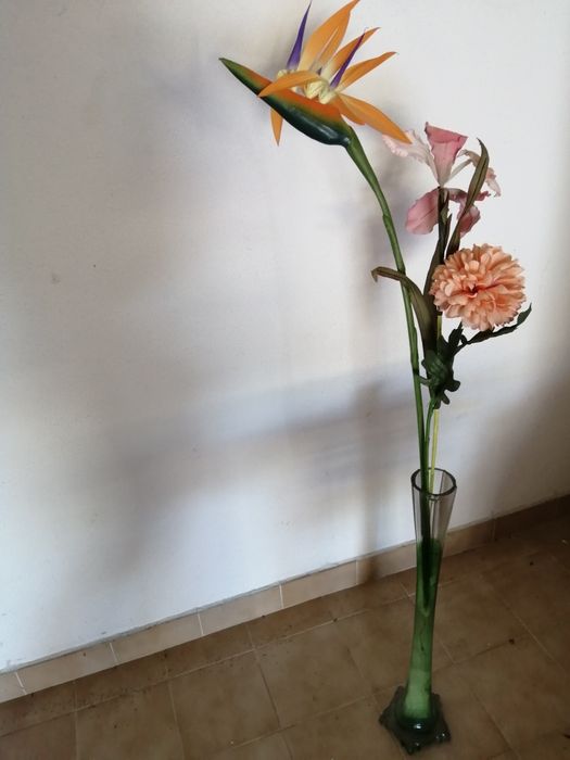 Jarra pé alto com flor