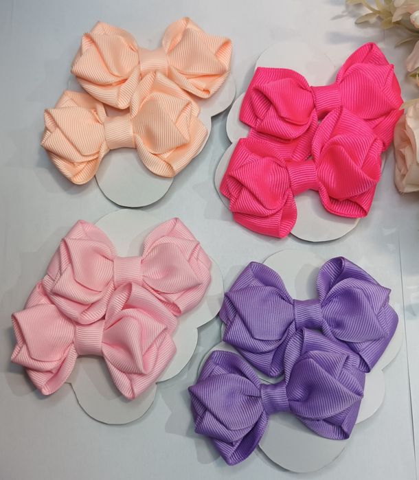 Kit Com 8 laços infantis,  com 4 cores.