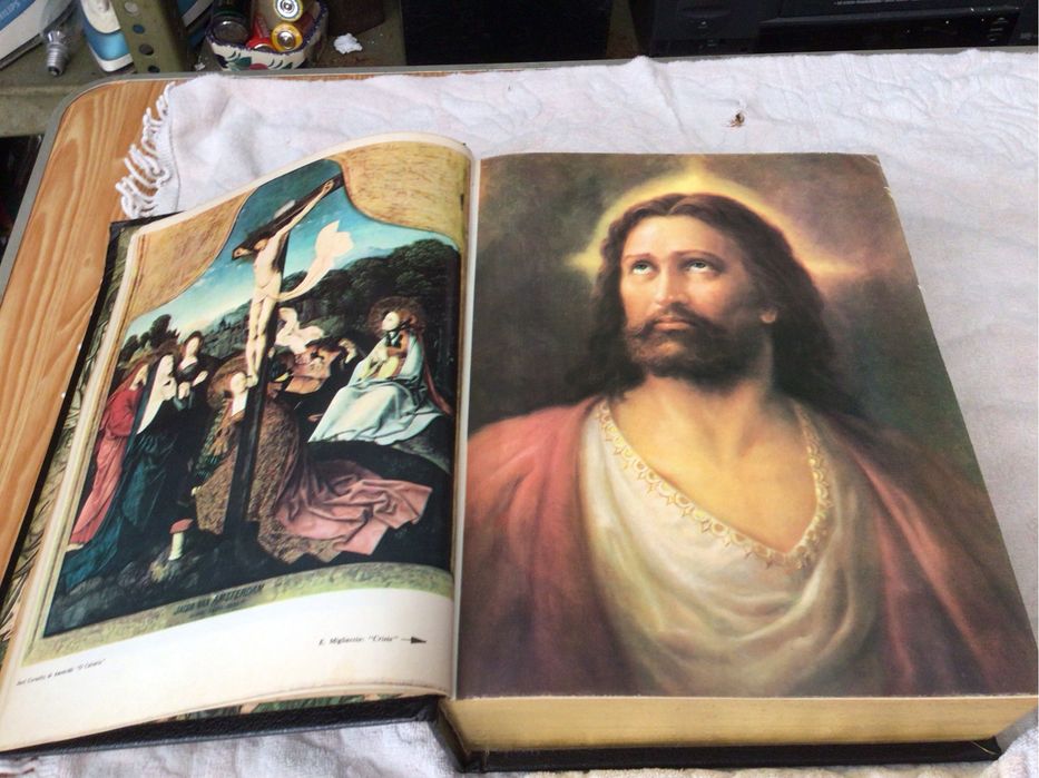 Biblia Sagrada Antiga como nova com fotos lindissimas ,ver outras foto