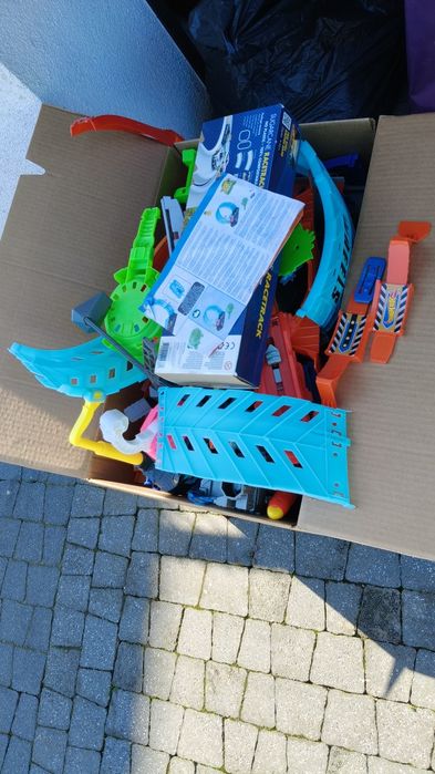 Ogromny zestaw torów Hot Wheels oraz garaż