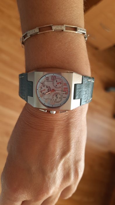 Часы кварцевые "BREIL"