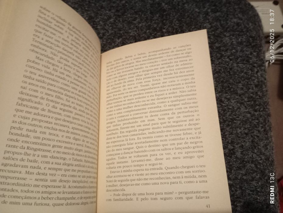 Livro vintage "Contos"