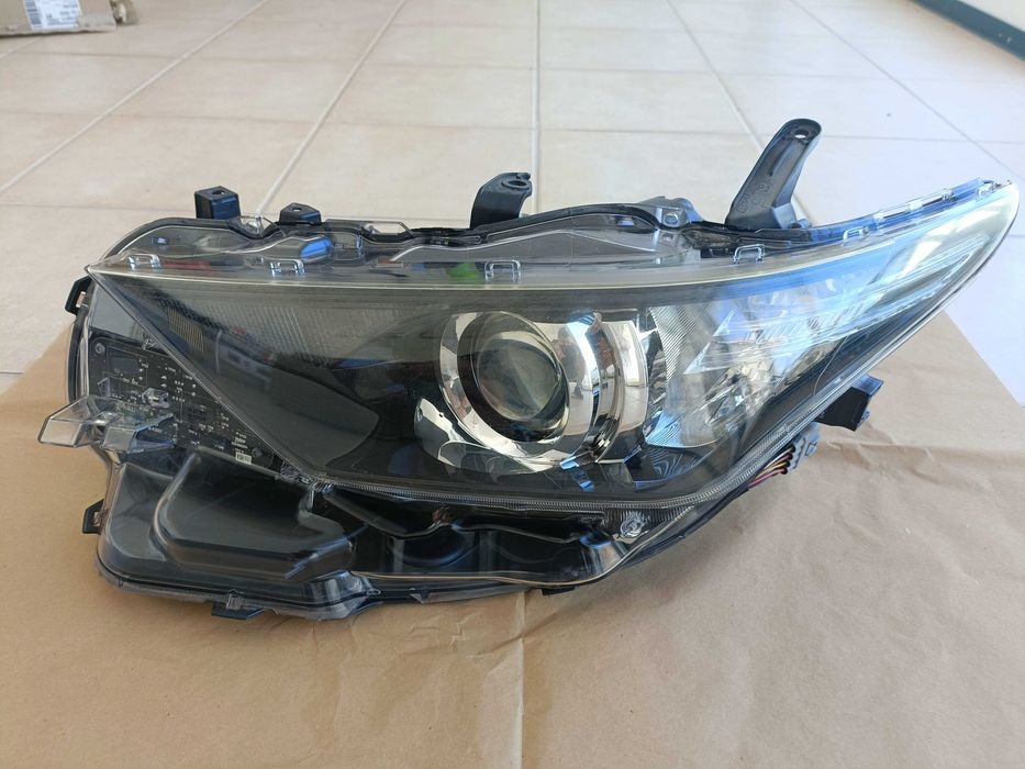 Óptica (esquerda) Toyota Auris 2017(_E18_)