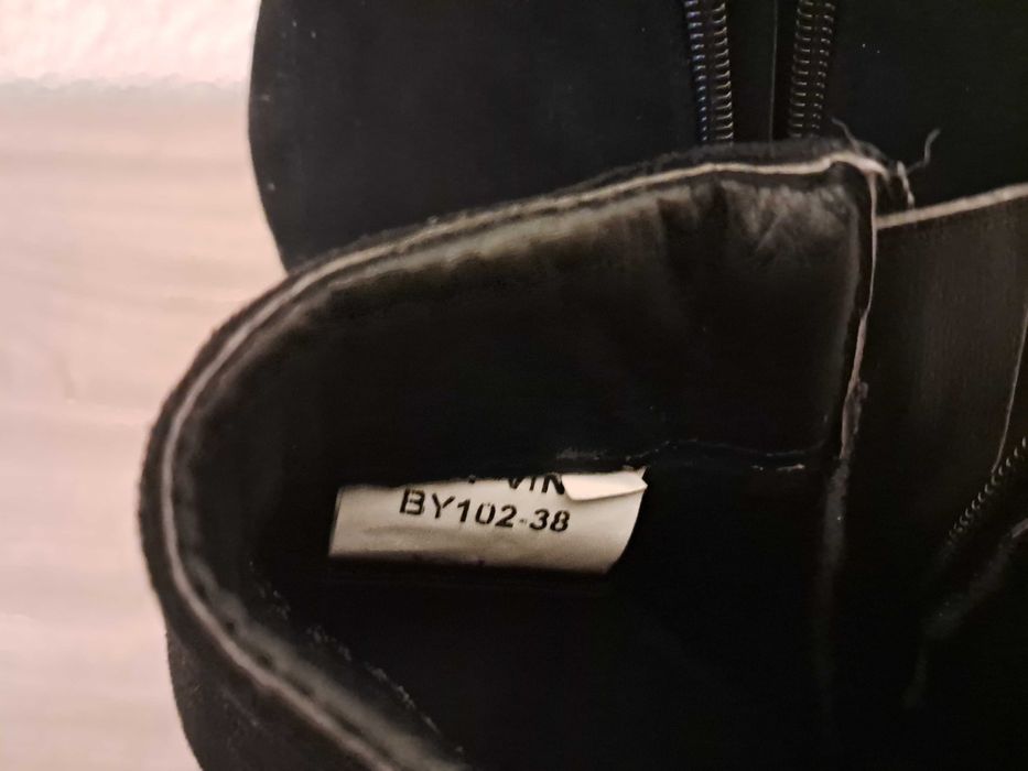 Botas pretas de senhora