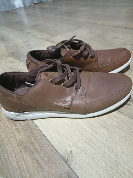 Продам кожанные макасины