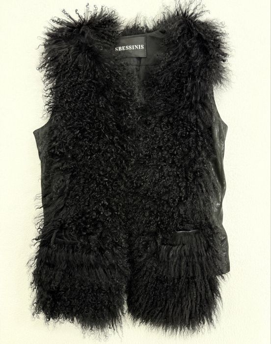 Продам шкіряну хутряну жилетку з хутром тибетської лами