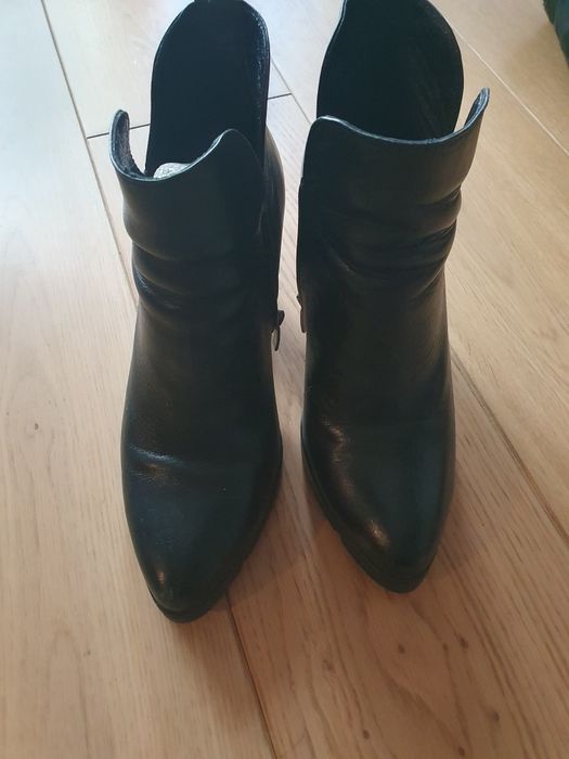 Botki skórzane Ochnik 37/38 na obcasie.