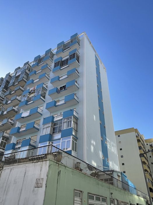 Roni santios  Cores  Concreta  Pinturas em Rapel e Andaimes telhados   Canaliização  Eletricidade