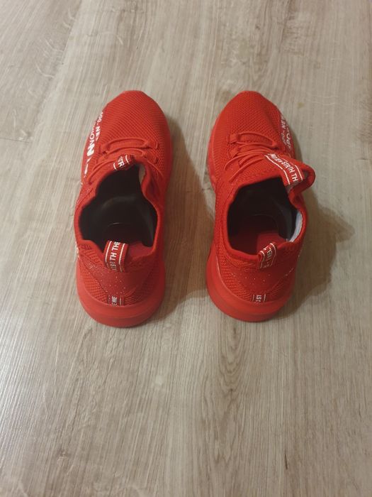 Buty sportowe czerwone,rozmiar-36, wkładka-23cm