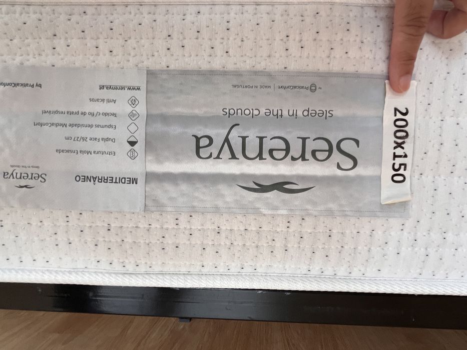 Estrado 200 cm x 150 cm com colchão