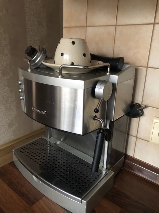 Кофеварка тип экспресо рожкова DElONGHI ES 710