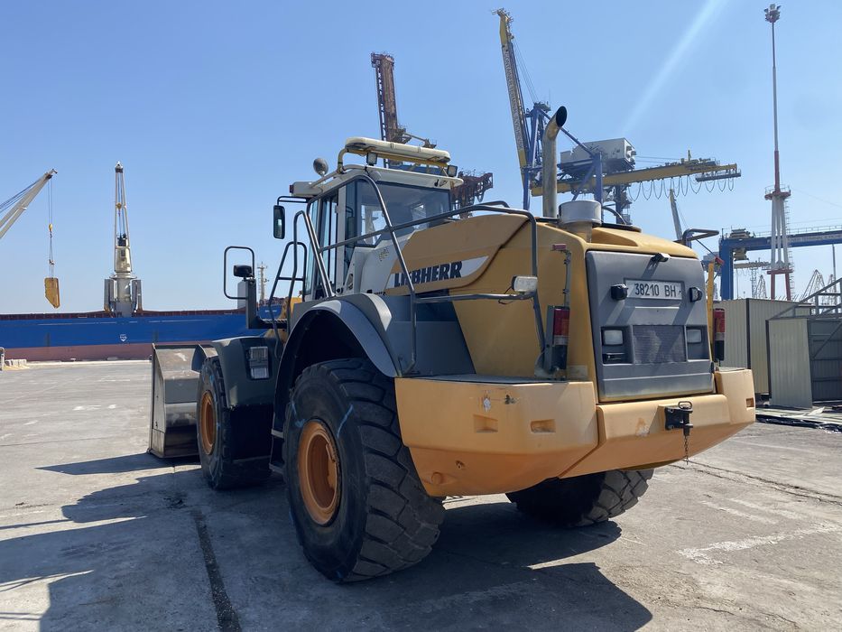 Ковшевой погрузчик Liebherr L580