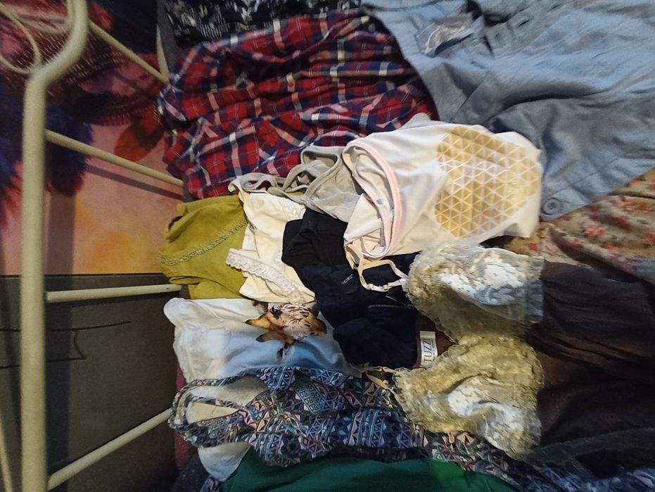 Речі на невелику жіночку, розмір  S M , є нові є  в гарному стані