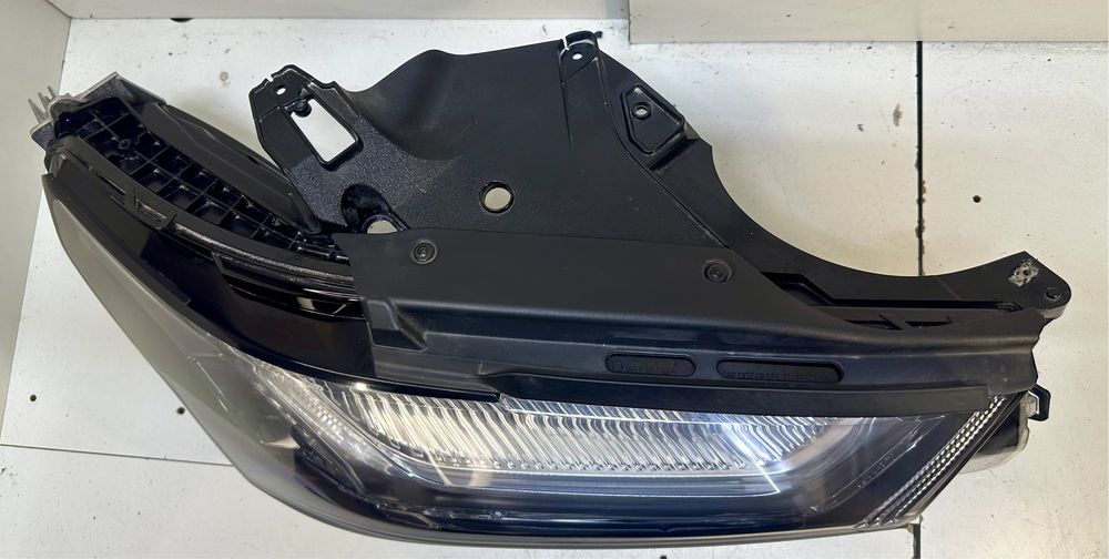Фара права Chevrolet traverse 2022 2023 85157670