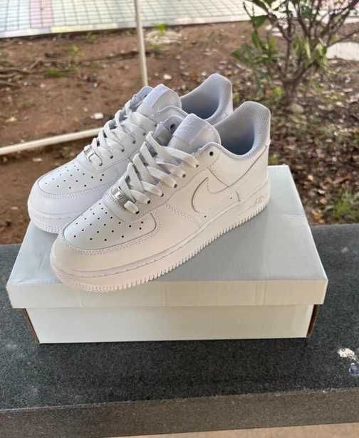 Nowe Nike Air Force 1 White Leather R.40