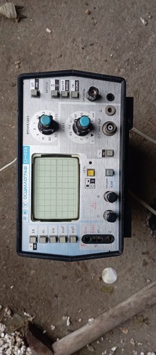 Stary oscyloskop analogowy C1-112A