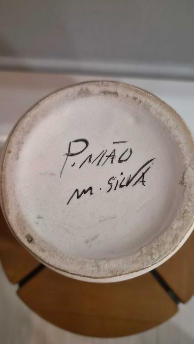 Pote de faiança pintada à mão
