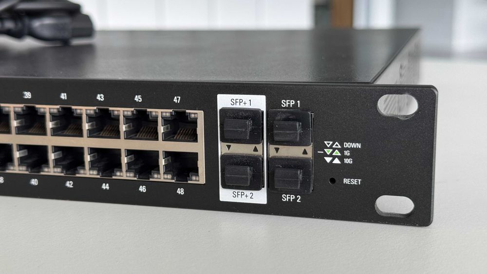 Switch Ubiquiti (ES-48-500W) - 48 portas Gigabit