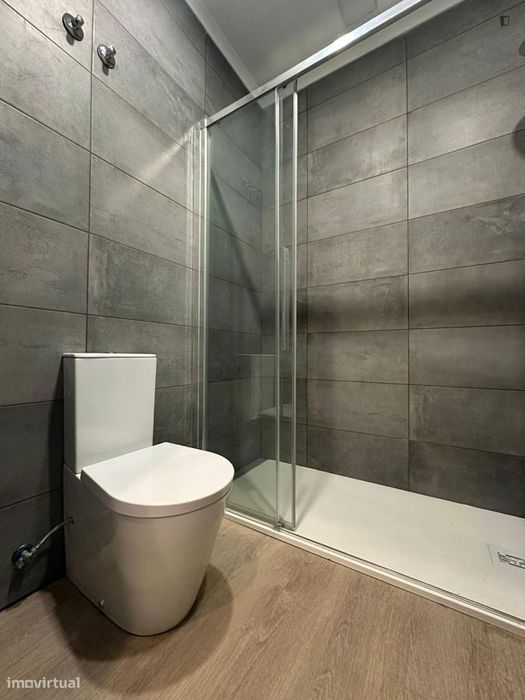 Quarto - localizado em São Sebastião Lisbon