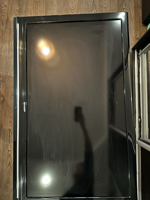 Телевізор Sharp.