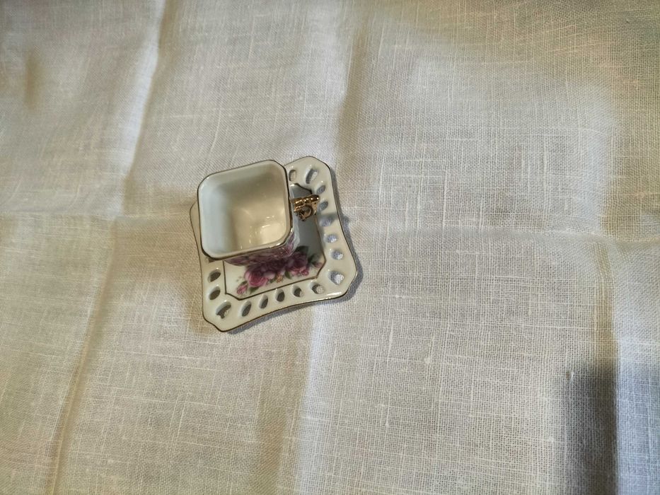 Miniaturowa filiżanka ze spodkiem, używane