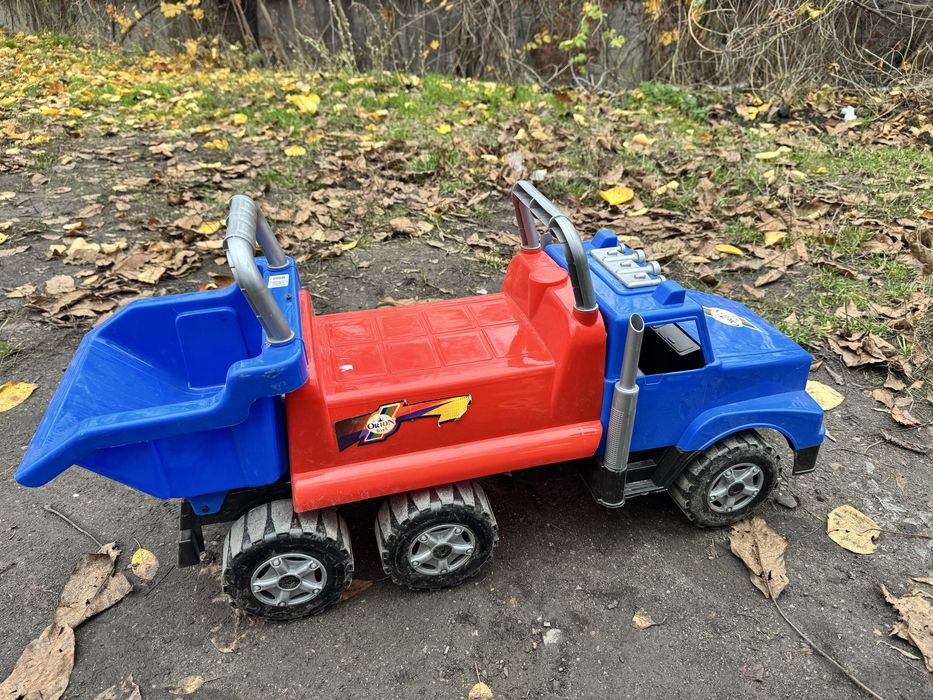 Толокар дитячий іграшка