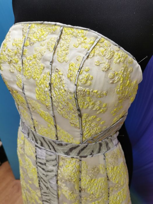 Роскошное платье, колоборация Yellow strapless H&M Concious Exlusive, Жаккард