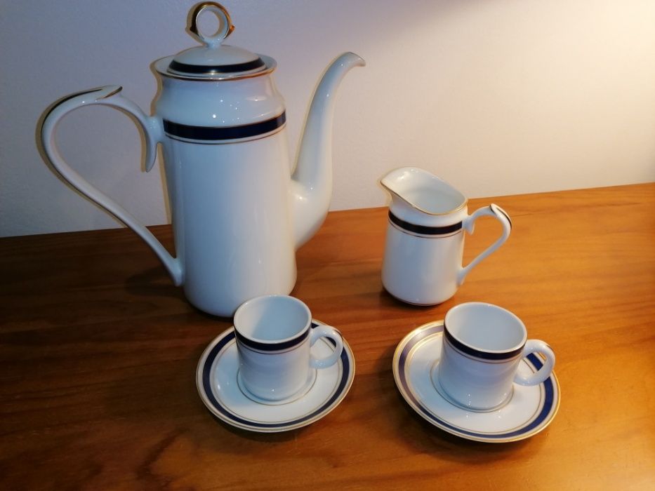 Serviço de café com 14 chavenas