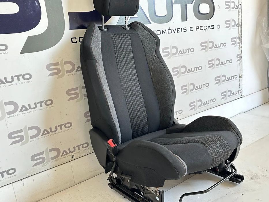 Conjunto Bancos - Peugeot 3008 II (2018)