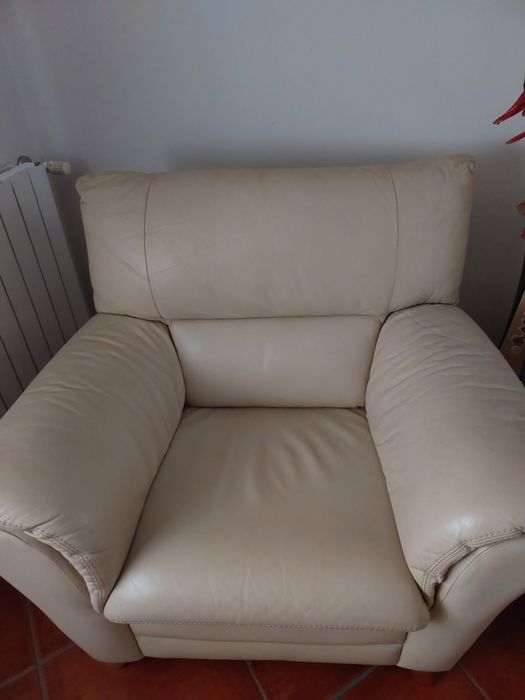 Vendo sofá 3 lugares mais sofá de 1 lugar