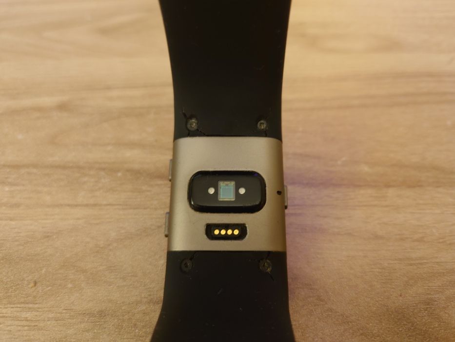 Fitbit, розумний годинник