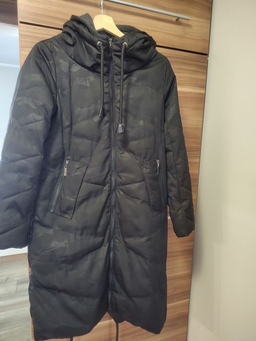 Damski płaszcz zimowy firmy Carry