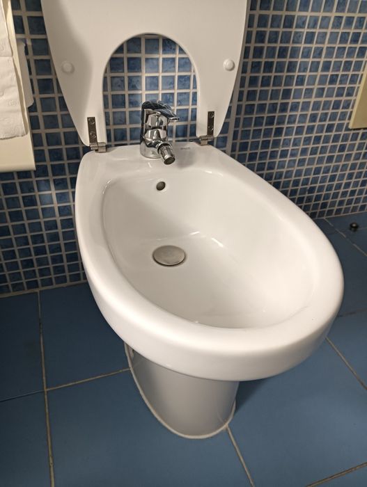 Bidé com tampa da Roca