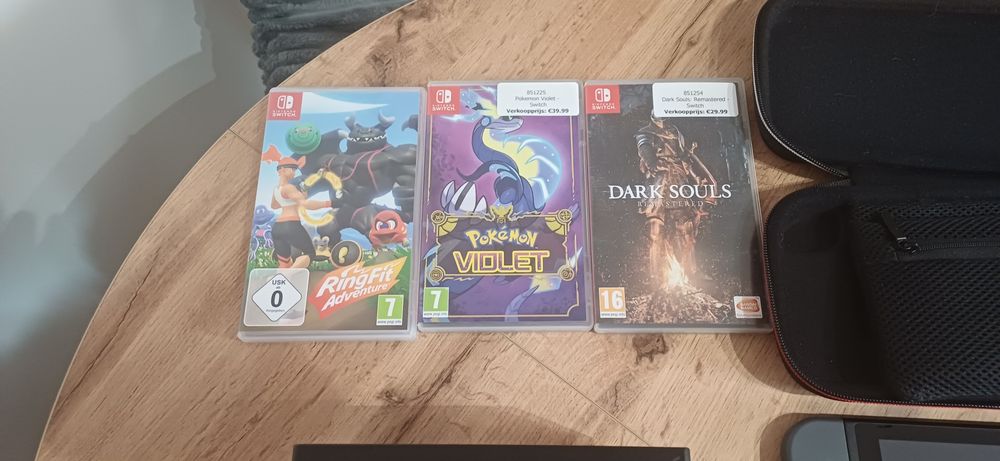 Sprzedam konsolę Nintendo świtach V1