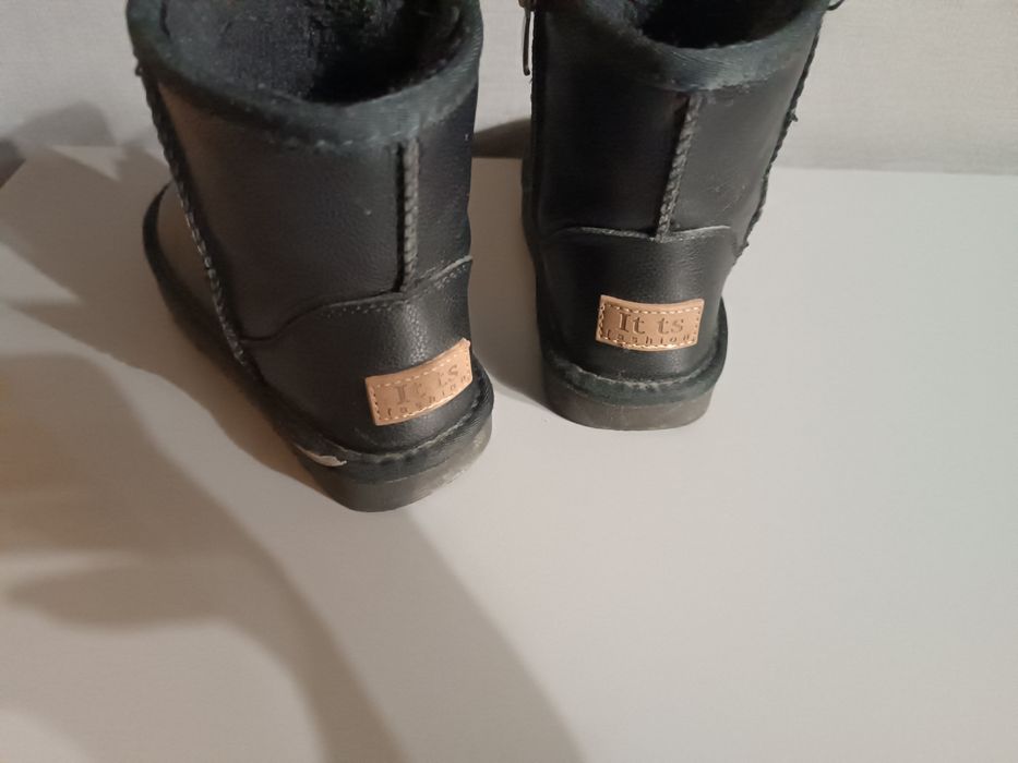 Уги,шкіра 30 р,стан ідеальний