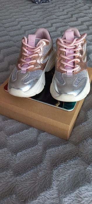 Кросівки взуття 30 розмір оригінал