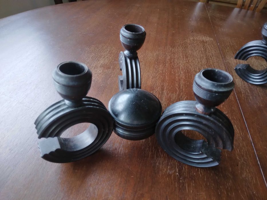Candelabros em pau preto