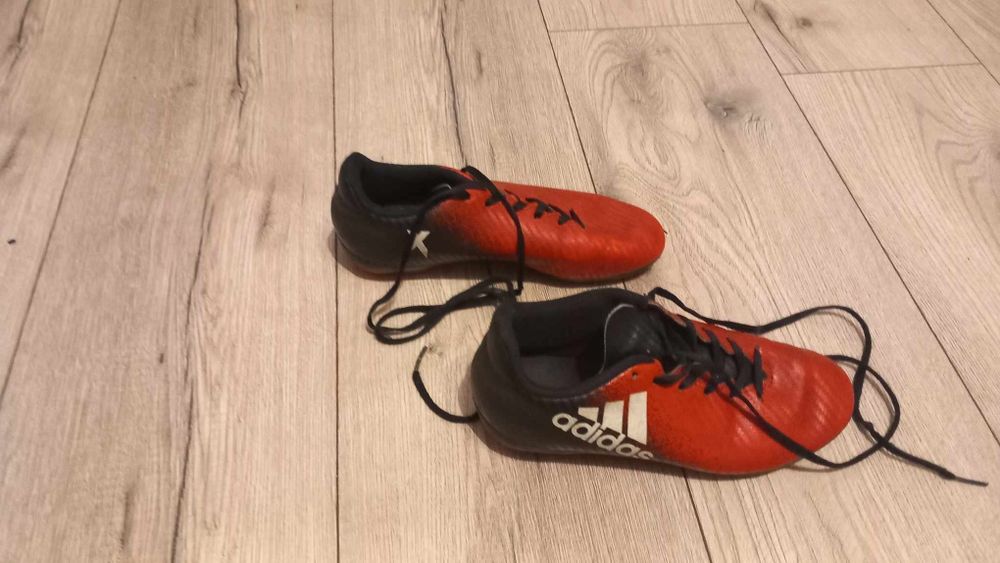 Buty korki chłopięce