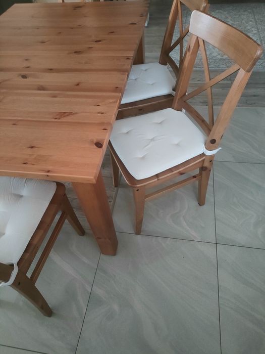 Rozkłady stół + sześć krzeseł