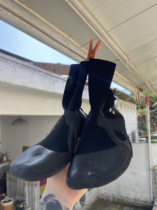 Botas de surf Billabong 3 mm, tamanho 43, em bom estado geral.