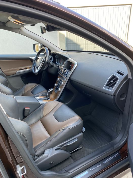 Volvo xc 60.  2,4 D  4 x 4